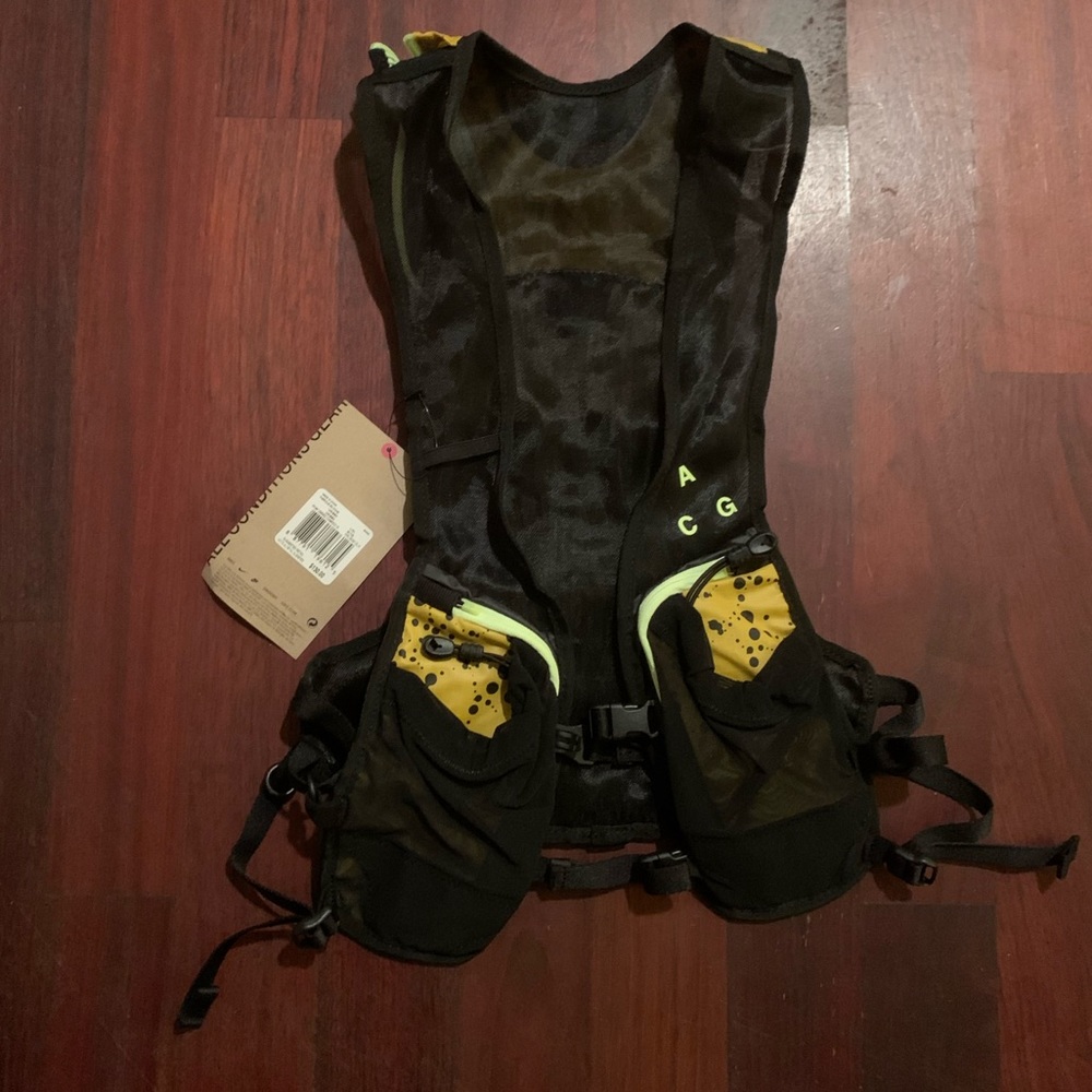 Nike ACG Trail Running Hydration Vest Sz L/XL